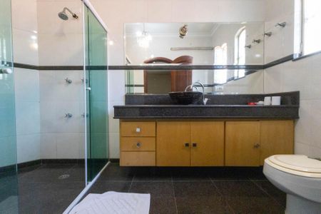 Casa para alugar com 720m², 6 quartos e 8 vagasBanheiro da Suíte 2