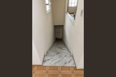 Casa à venda com 296m², 4 quartos e 2 vagasEscada