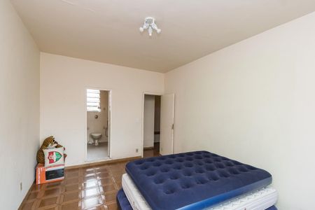 Casa à venda com 296m², 4 quartos e 2 vagasSuíte