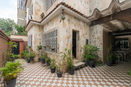 Casa à venda com 296m², 4 quartos e 2 vagasVaranda e garagem