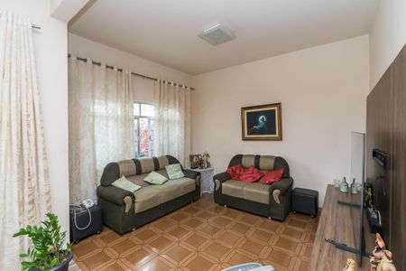 Casa à venda com 296m², 4 quartos e 2 vagasSala