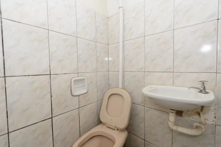 Casa à venda com 47m², 4 quartos e 1 vagaCasa 2 - Banheiro
