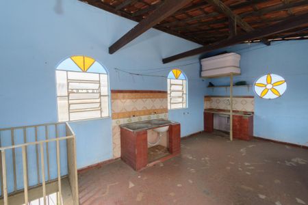 Casa à venda com 47m², 4 quartos e 1 vagaÁrea de Serviço