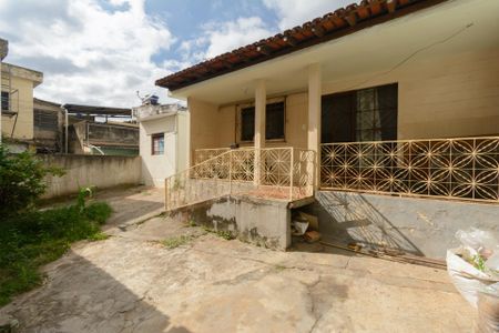 Casa à venda com 47m², 4 quartos e 1 vagaQuintal e Casas dos Fundos