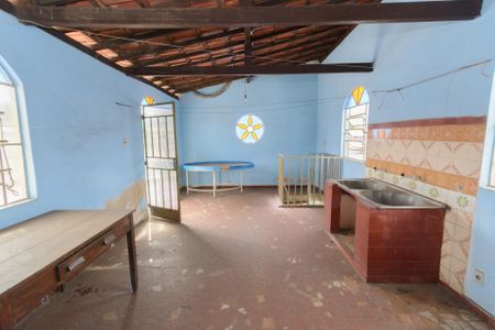 Casa à venda com 47m², 4 quartos e 1 vagaÁrea de Serviço