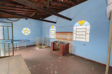 Casa à venda com 47m², 4 quartos e 1 vagaÁrea de Serviço