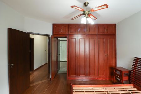 Casa à venda com 362m², 4 quartos e 5 vagasSuíte