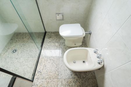 Casa à venda com 362m², 4 quartos e 5 vagasBanheiro da Suíte 1