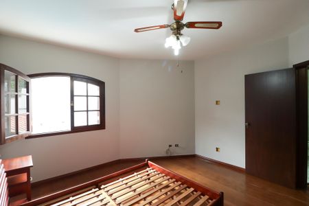 Casa à venda com 362m², 4 quartos e 5 vagasSuíte