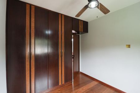 Casa à venda com 362m², 4 quartos e 5 vagasQuarto 2