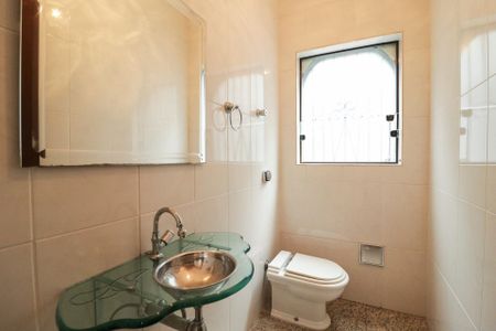 Casa à venda com 362m², 4 quartos e 5 vagasLavabo