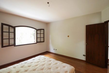 Casa à venda com 362m², 4 quartos e 5 vagasSuíte 2