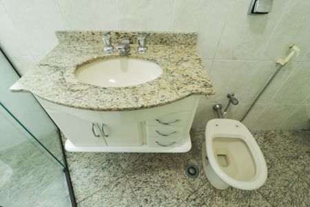 Casa à venda com 362m², 4 quartos e 5 vagasBanheiro Social