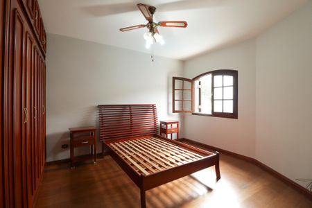 Casa à venda com 362m², 4 quartos e 5 vagasSuíte