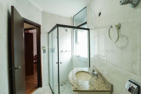 Casa à venda com 362m², 4 quartos e 5 vagasBanheiro Social