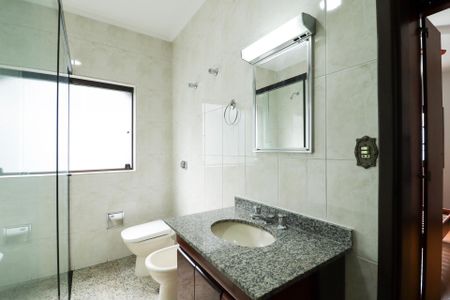 Casa à venda com 362m², 4 quartos e 5 vagasBanheiro da Suíte 1