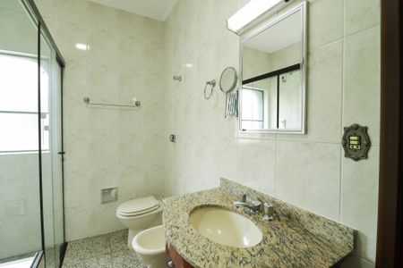 Casa à venda com 362m², 4 quartos e 5 vagasBanheiro da Suíte 2