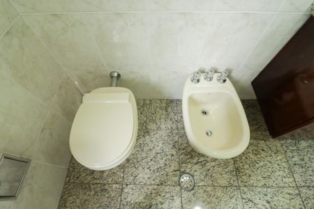 Casa à venda com 362m², 4 quartos e 5 vagasBanheiro da Suíte 2