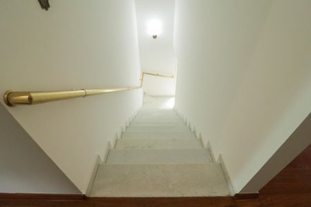 Casa à venda com 362m², 4 quartos e 5 vagasEscada