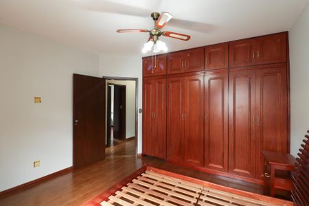 Casa à venda com 362m², 4 quartos e 5 vagasSuíte