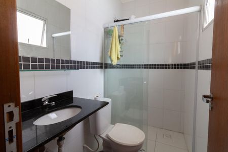 Casa à venda com 86m², 2 quartos e 2 vagas Casa à venda com 86m², 2 quartos e 2 vagasBanheiro da Suíte 2