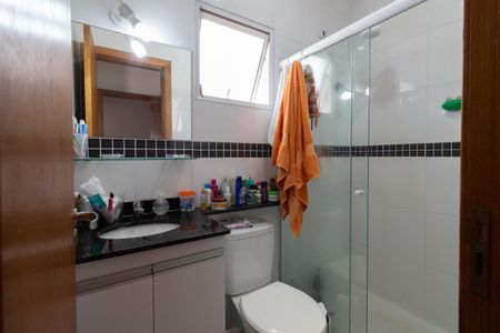 Casa à venda com 86m², 2 quartos e 2 vagas Casa à venda com 86m², 2 quartos e 2 vagasBanheiro da Suíte 1