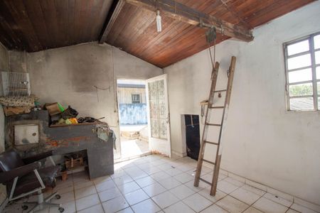 Casa à venda com 300m², 2 quartos e 2 vagas Casa à venda com 300m², 2 quartos e 2 vagasQuarto de Serviço