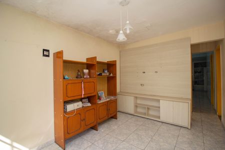 Casa à venda com 300m², 2 quartos e 2 vagas Casa à venda com 300m², 2 quartos e 2 vagasSala