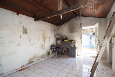 Casa à venda com 300m², 2 quartos e 2 vagas Casa à venda com 300m², 2 quartos e 2 vagasQuarto de Serviço