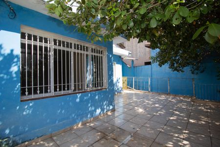 Casa à venda com 300m², 2 quartos e 2 vagas Casa à venda com 300m², 2 quartos e 2 vagasVaranda