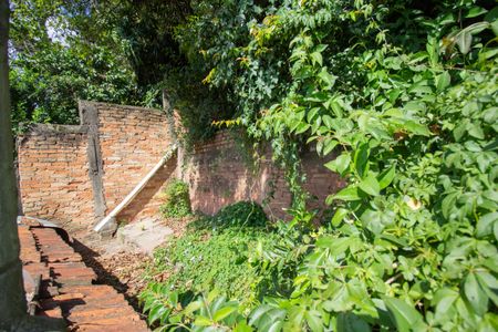 Casa à venda com 300m², 2 quartos e 2 vagas Casa à venda com 300m², 2 quartos e 2 vagasJardim