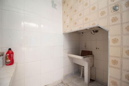 Casa à venda com 300m², 2 quartos e 2 vagas Casa à venda com 300m², 2 quartos e 2 vagasÁrea de Serviço