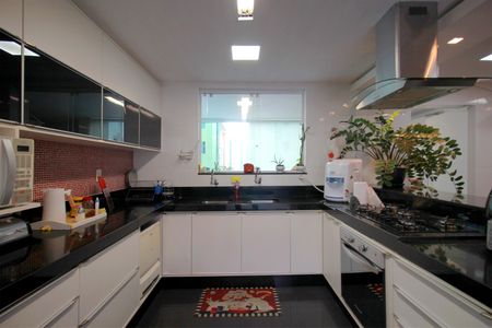 Apartamento à venda com 375m², 5 quartos e 4 vagasCozinha