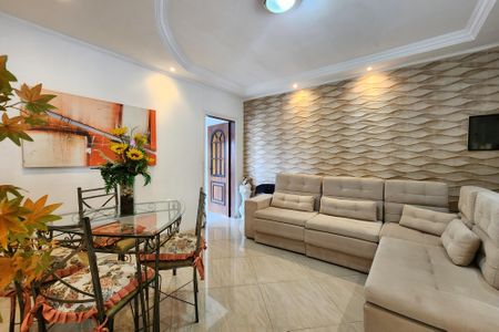 Casa à venda com 180m², 2 quartos e 2 vagas Casa à venda com 180m², 2 quartos e 2 vagasSala