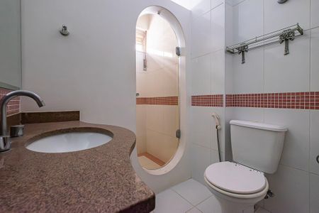 Apartamento à venda com 333m², 3 quartos e 5 vagasBanheiro da Suíte 2