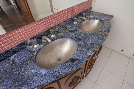 Apartamento à venda com 333m², 3 quartos e 5 vagasBanheiro da Suíte 1