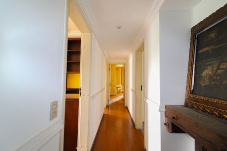 Apartamento à venda com 311m², 3 quartos e sem vagaCorredor Quartos