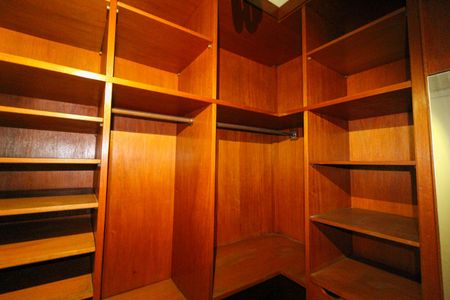 Apartamento à venda com 311m², 3 quartos e sem vagaCloset da suíte 3