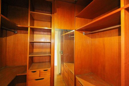 Apartamento à venda com 311m², 3 quartos e sem vagaCloset da suíte 3