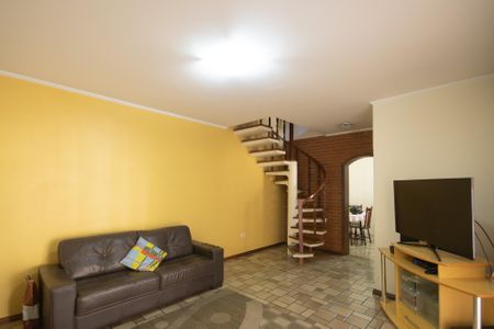 Casa à venda com 185m², 4 quartos e 4 vagas Casa à venda com 185m², 4 quartos e 4 vagasSala