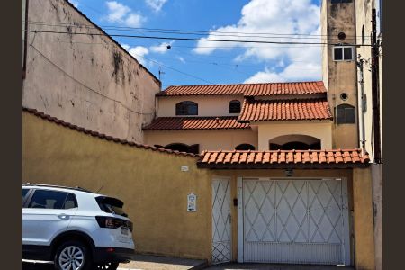 Casa à venda com 185m², 4 quartos e 4 vagasFachada