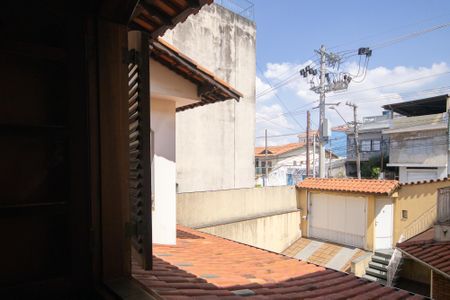 Casa à venda com 185m², 4 quartos e 4 vagas Casa à venda com 185m², 4 quartos e 4 vagasEscada