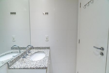 Apartamento à venda com 64m², 2 quartos e 2 vagasBanheiro Social