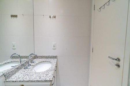 Apartamento à venda com 64m², 2 quartos e 2 vagasBanheiro da Suíte