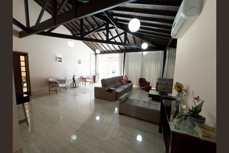 Casa à venda com 1000m², 4 quartos e 8 vagasSala