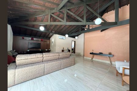 Casa à venda com 1000m², 4 quartos e 8 vagasSala