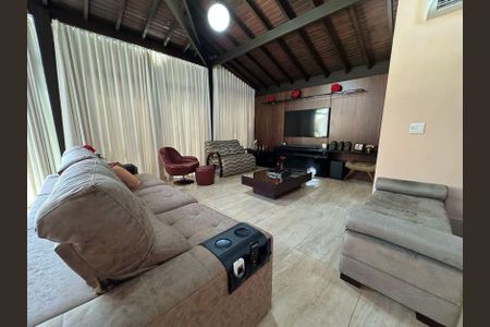 Casa à venda com 1000m², 4 quartos e 8 vagasSala