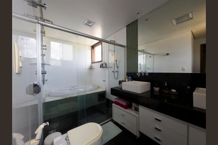 Casa à venda com 1000m², 4 quartos e 8 vagasbanheiro suíte 1