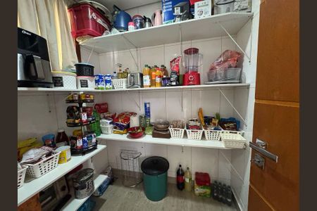 Casa à venda com 1000m², 4 quartos e 8 vagasDespensa