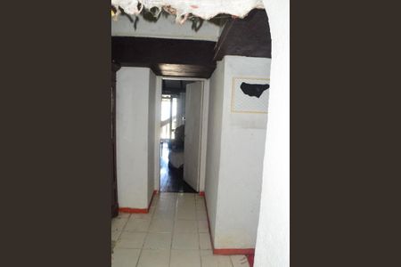 Casa à venda com 700m², 4 quartos e 2 vagas Casa à venda com 700m², 4 quartos e 2 vagasCorredor